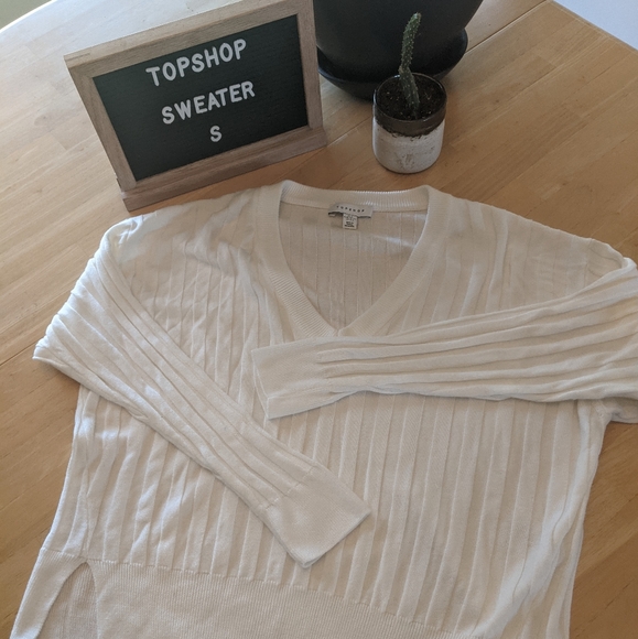2/$20 TOPSHOP White Loose V-neck Knit Sweater - Picture 4 of 13